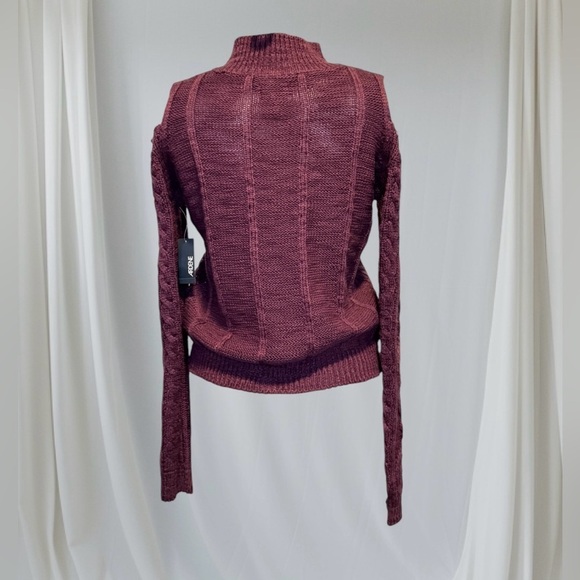 🆕Burgundy Sweater with Cold Shoulder Cut Out - Picture 3 of 9